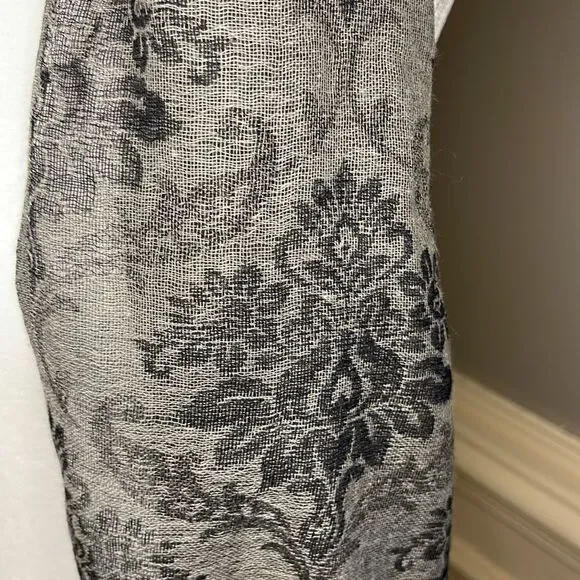 Grey Pattern Scarf - Picture 2 of 5